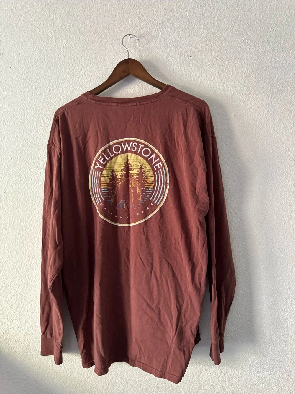 Techstyles Yellowstone National Park Graphic T Shirt Men XL Burnt Red Outdoorsy - Picture 8 of 14